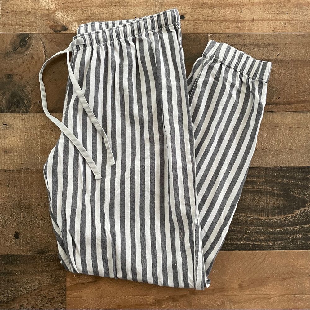 Victoria’s Secret Grey & White Striped Tapered Flannel Pajama Bottoms Sleepwear - Picture 2 of 10